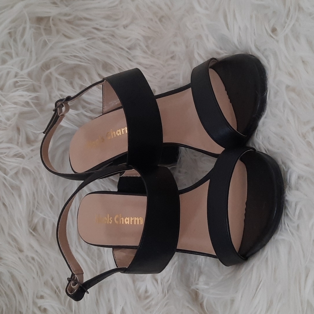 Heels Charm sz 8 medium